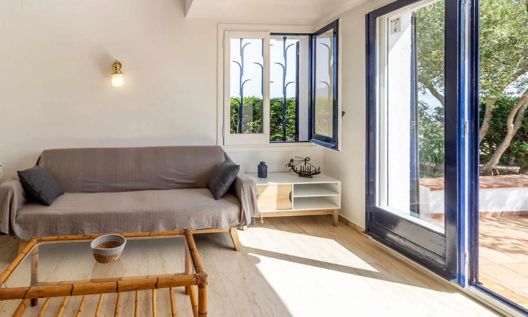 Cau Del Llop 70 Bonito Apartamento Con Jardin Llanca 0*,