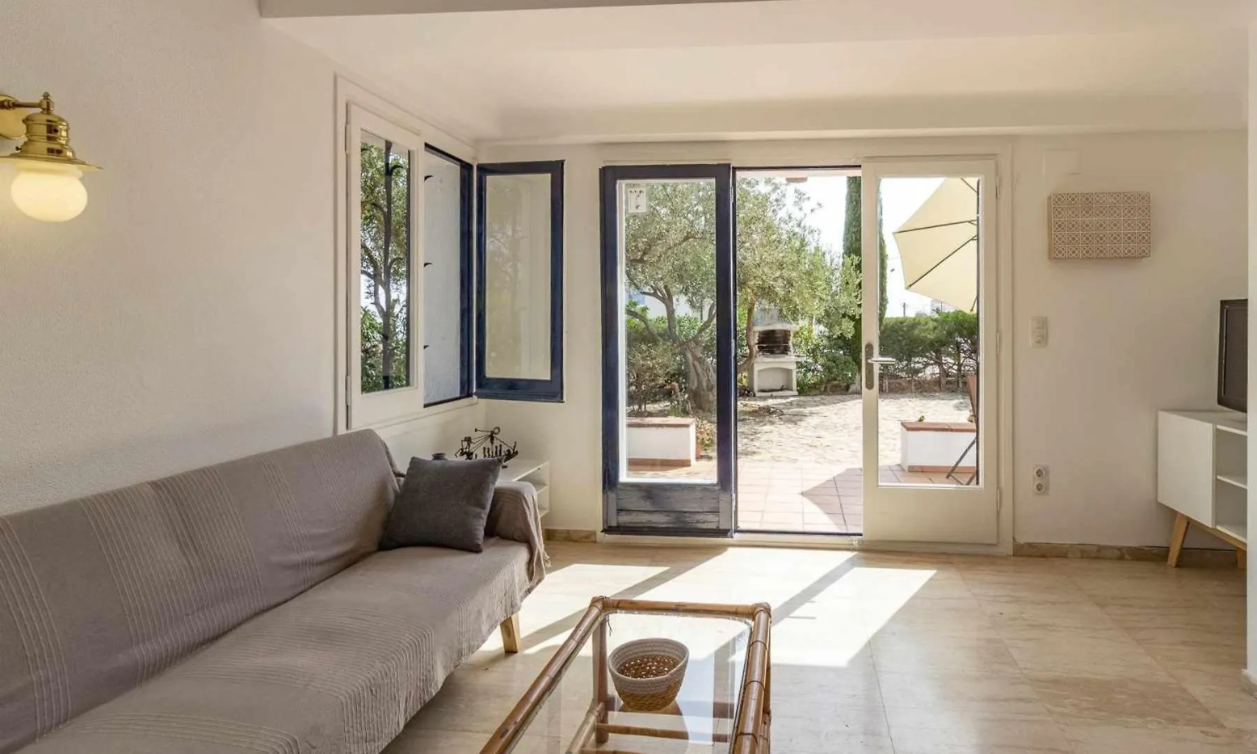 Cau Del Llop 70 Bonito Apartamento Con Jardin Llanca Spain