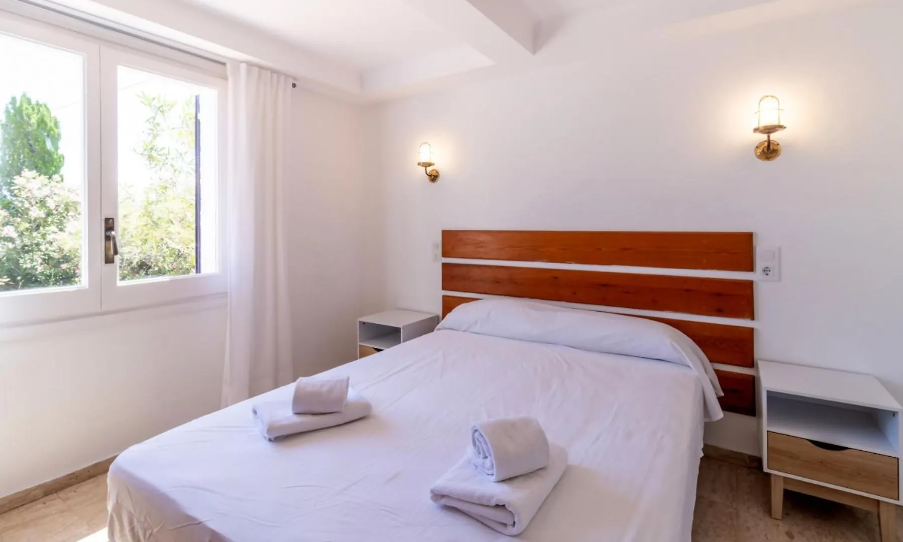 Cau Del Llop 70 Bonito Apartamento Con Jardin Llanca